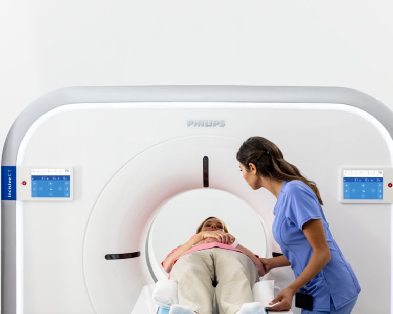 A clinician helps a patient get an MR thumbnail