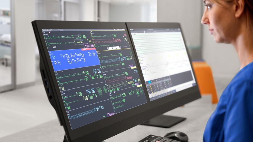 Nurse at PIC iX dual-screen w/ MDIP