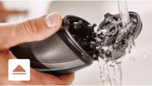 Le rasoir peut être rincé sous l'eau du robinet