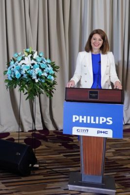 Stephanie Sievers pada acara penandatanganan nota kesepahaman produksi dalam negeri