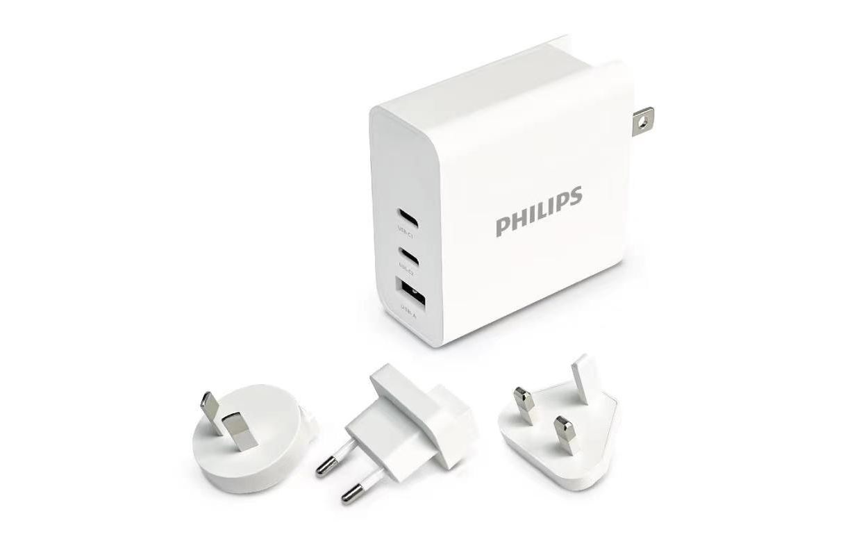 Ladegerät mit 2 USB-C- und USB-A-Anschlüssen