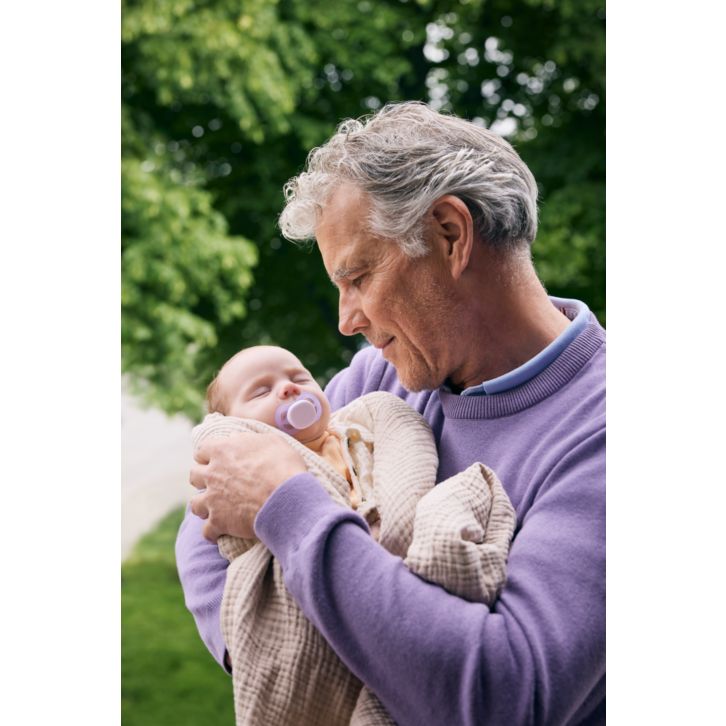 Soothing newborns from day 1