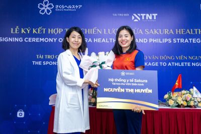 Hệ thống Y tế Sakura tài trợ gói chăm sóc sức khỏe cho VĐV Nguyễn Thị Huyền