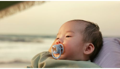 Los agujeros de aireación extragrandes permiten que la piel del bebé transpire