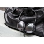 Izuzetno lagan. Snažan zvuk.