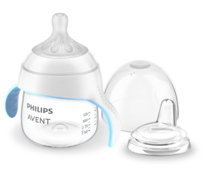 Facilite la transición de su bebé a un vaso con boquilla