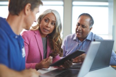 Personen im Gespr&auml;ch