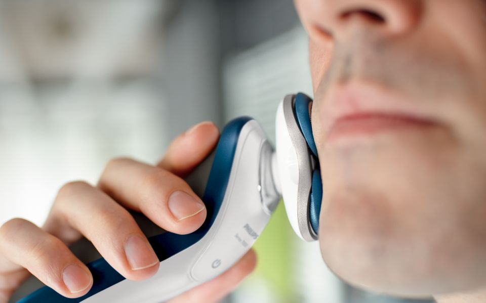 Shaver series 7000 ウェット＆ドライ電気シェーバー S7521/26 | Philips