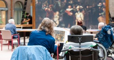 Museumbezoek en kunstdiscussie