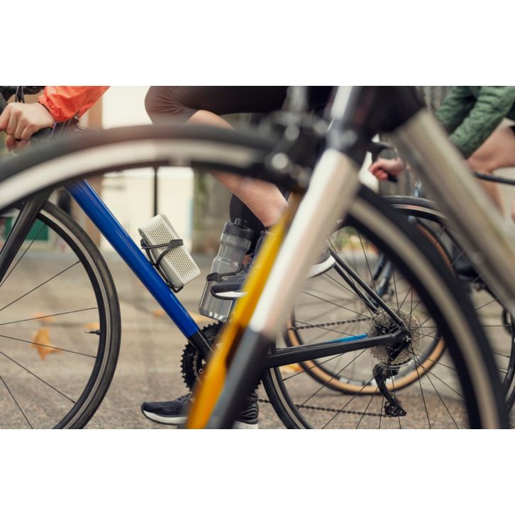 Go move! The small speaker with bold sound.