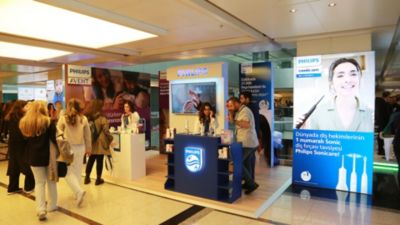 Eczacılık etkinliğinde Sonicare ve Avent ürünlerinin sergilendiği Philips standı