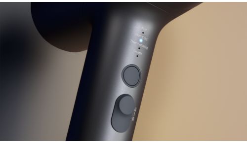 Riscaldamento e velocità della ventola regolabili per tutti i tipi di capelli e di piega