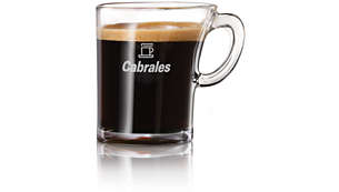 Deliciosa capa de espuma de café como prueba de la calidad de Cabrales
