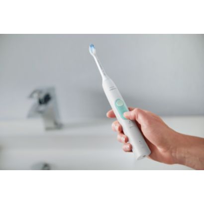 歯ぐきにやさしく、歯垢に強く。電動歯ブラシはさらに進化した。