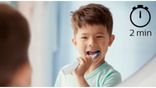 Помогает детям чистить зубы в течение рекомендуемого стоматологами времени