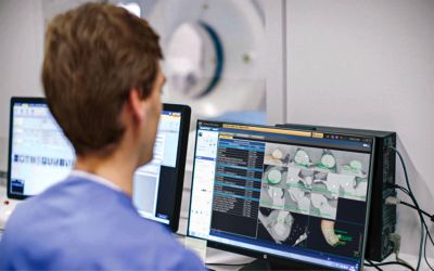 Clinician reviewing advanced imaging data on workstation using Philips Spectral CT technology