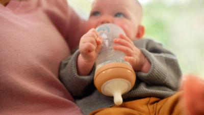 No-drip teat design prevents spills and lost milk