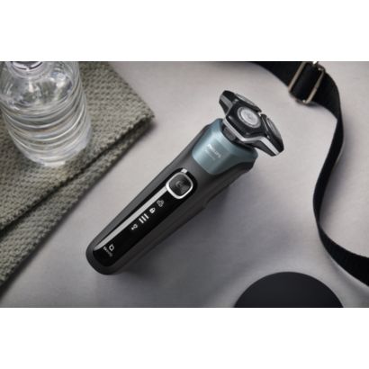 Shaver Series 5000 Wet & Dry electric shaver S5882/50 | Philips