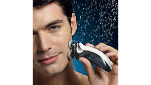 Warmes Wasser öffnet die Poren für eine gründlichere Rasur