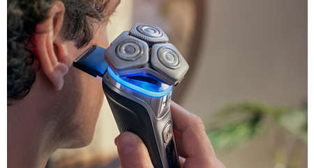 Shaver series 9000 Wet & Dry electric shaver with SkinIQ S9985/50 | Philips