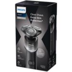 Clean shave. Extra skin protection*