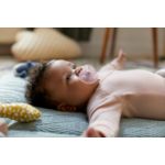 Adapta-se confortavelmente às curvas naturais do rosto do bebê