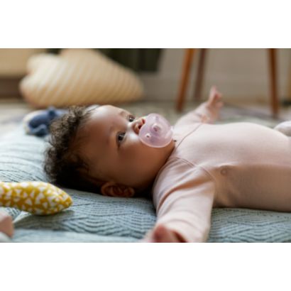 Adapta-se confortavelmente às curvas naturais do rosto do bebê