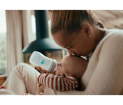 Philips Avent Natural Response Baby Bottle - 3 x 260ml Baby Milk Bottle for  Newborns and Up, BPA Free, 1+ Months (Model SCY903/03) : :  Health & Personal Care