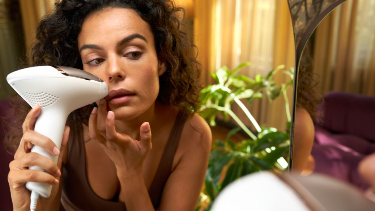 Lumea IPL 8000 Series IPL Hair removal device with SenseIQ