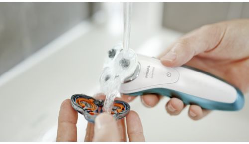 Rakapparaten kan sköljas under kranen