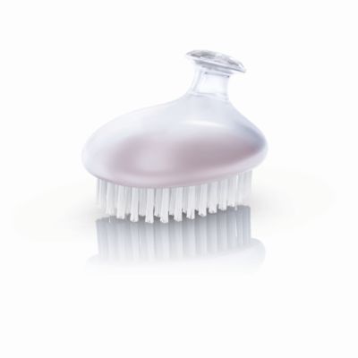 Exfoliation brush to reveal even more radiant skin.