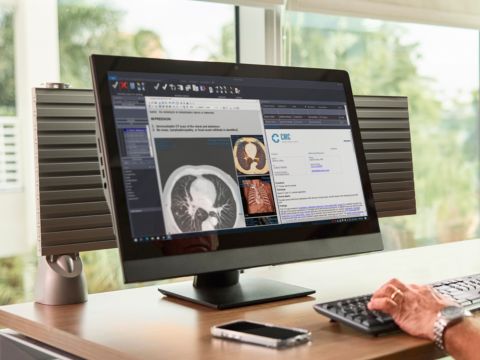 Radiologist looking at Interactive Multimedia Reporting