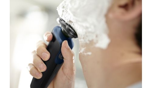Consigue un afeitado cómodo en seco o refrescante en húmedo