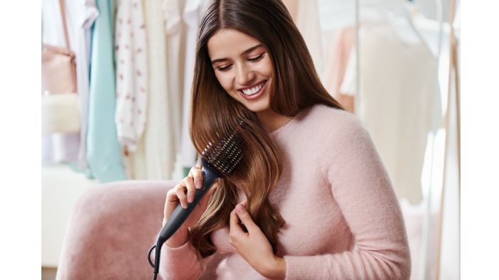 In vijf minuten zijdezacht en pluisvrij haar met de nieuwe warmteborstel van Philips