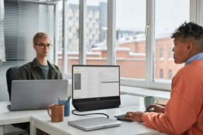 Maximalizujte svůj prostor s menším počtem monitorů