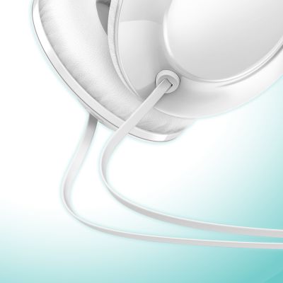 Enjoy music tangle-free with a flat cable design