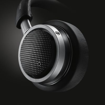 低音反射系統造就清晰、動態且平衡的低音