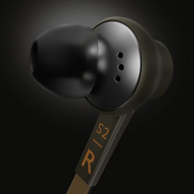 Earphone ergonomis yang sangat pas dengan tekanan yang tersebar