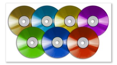 Atskaņojiet DVD, DivX®, (S)VCD, MP3-CD, WMA-CD, CD (RW) un CD ar attēliem