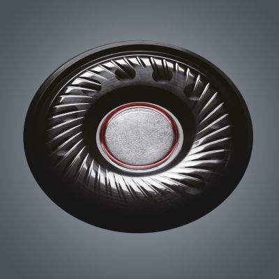 40 毫米钕制驱动器，提供深沉低音和清晰音效