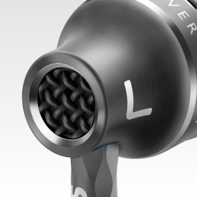 Sturdy aluminum housing prevents vibration for sound clarity