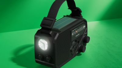 Compacte, draagbare radio met zaklamp