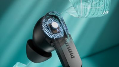 4-mic technology. Clearer calls, even in crowded places