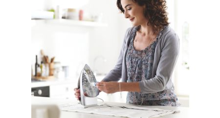 Instantly removes stains off the soleplate