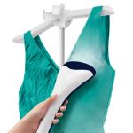 Dê vida nova a suas roupas delicadas com vapor