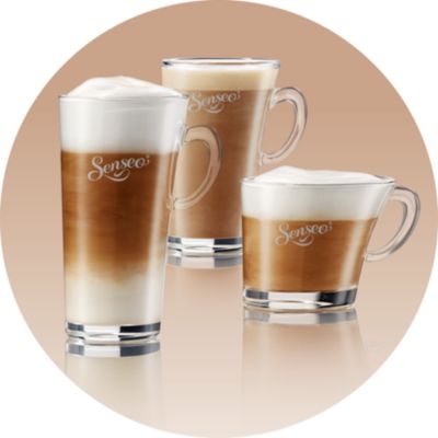 Cafés deliciosos preparados com leite vaporizado na hora