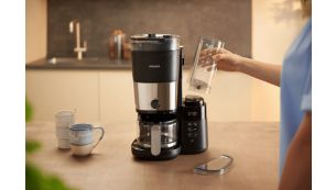 Fyll smidigt p&aring; den l&ouml;stagbara vattenbeh&aring;llaren med upp till tio koppar