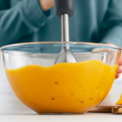 Nagy teljesítményű kézi mixer mindennapi levesekhez.