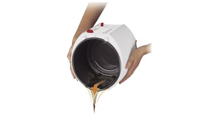 Dahili doldurma musluğu sayesinde yağı sıçramadan doldurun