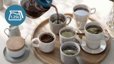 Насладете се на до 10 чаши горещо кафе с каната с вместимост 1,25 l
